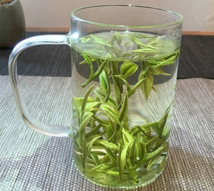 安吉白茶茶汤是什么颜色，原产地安吉白茶有多少等级