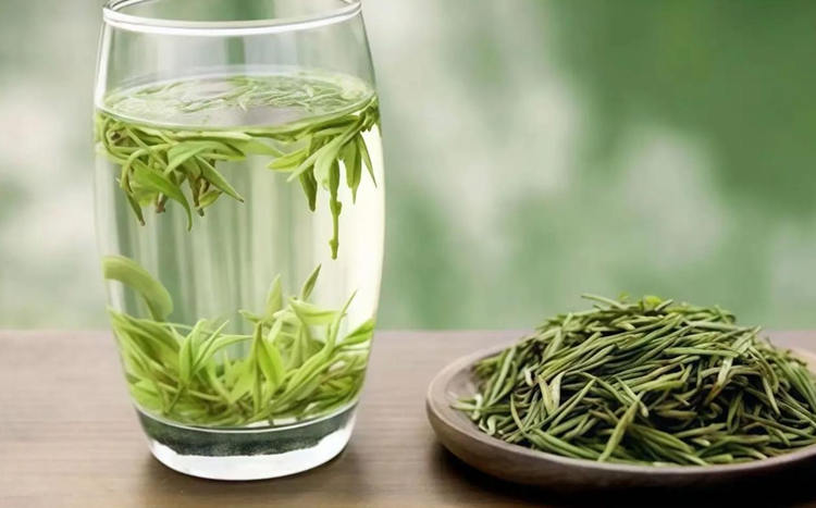 安吉白茶茶汤是什么颜色，安吉白茶冲泡后是什么颜色